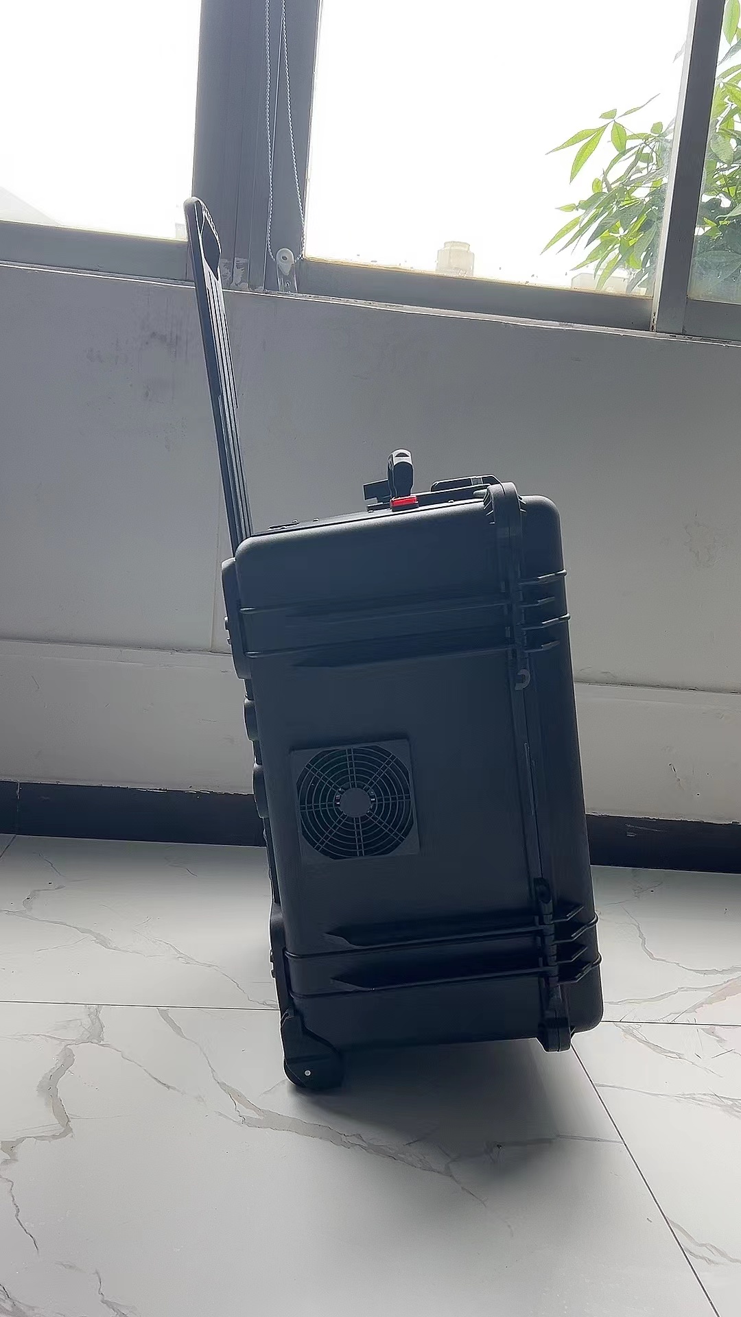 新安手拉箱型移动通信干扰器